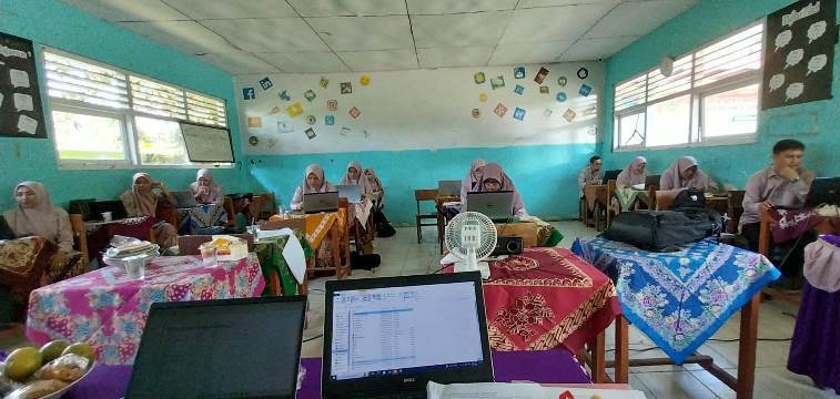 Kepala Madrasah Memimpin Rapat Dinas